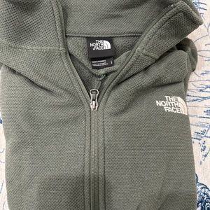 Used good condition northface 1/4 zip